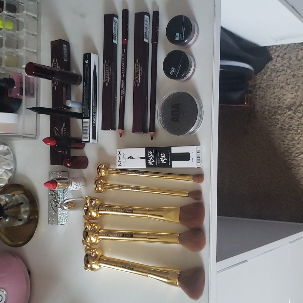 Random makeup and brushes. 15 items total!!